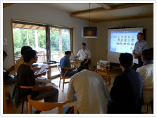 住宅見学会の様子（「京山々の家」見学会）