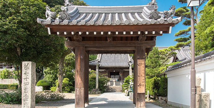 甲山寺正面